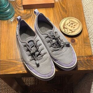 Huk Gray and Purple Performace fishing sneakers with Breathable Knit